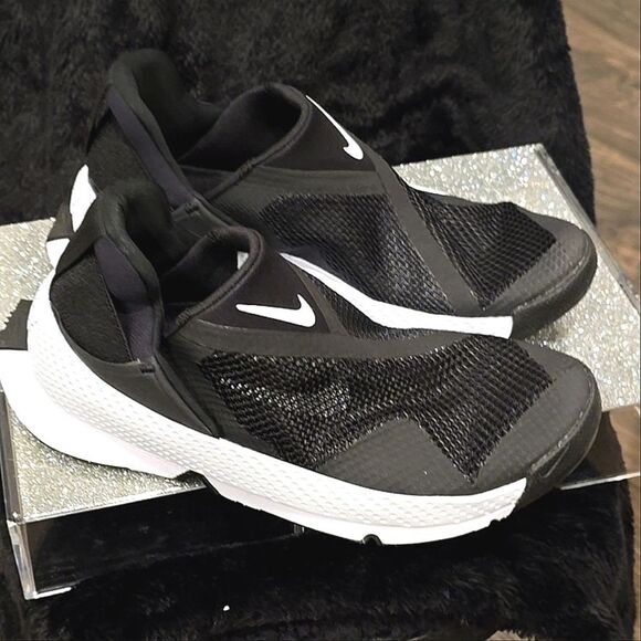 Nike Go FlyEase Easy On/Off Shoes - Picture 11 of 11